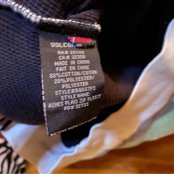 Vintage Volcom Hoodie Zip up size medium‎ thick skate surf - Picture 8 of 11